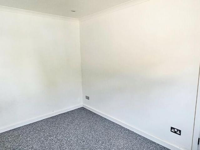 Flat for sale in Plaistow, Greater London
