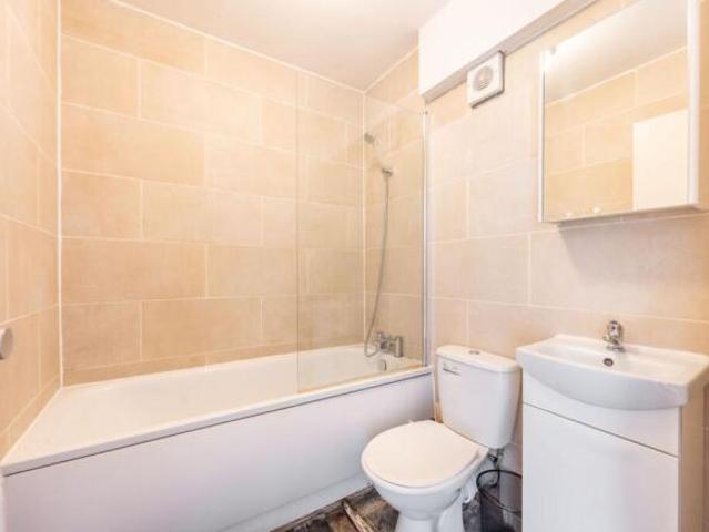 Flat for sale in Cat Hill