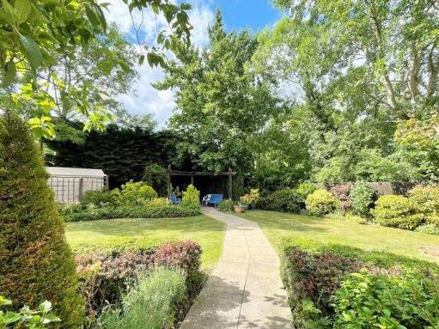 House for sale in Potters Bar, Hertfordshire