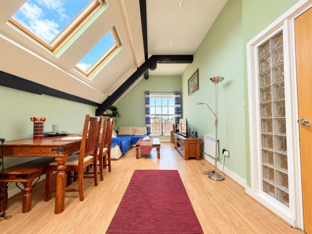 Flat for sale in Gloucester, Gloucestershire