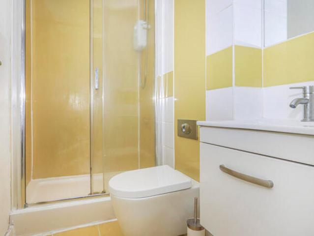Flat for sale in Sheffield, South Yorkshire