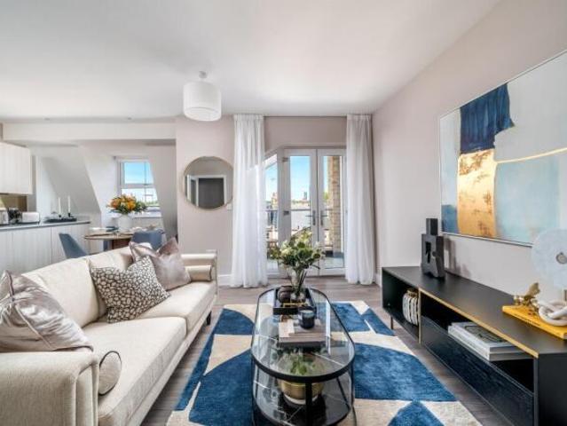 Flat for sale in Chiswick, Greater London