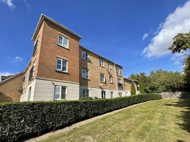 House for sale in Purfleet, Essex