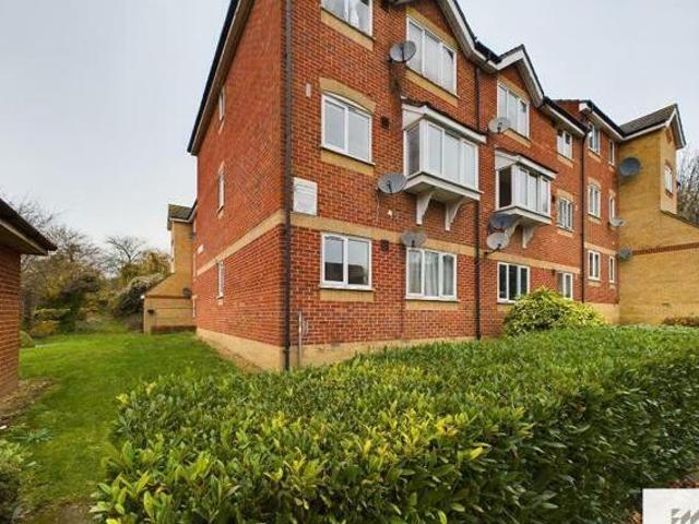 House for sale in Purfleet, Essex