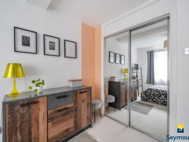 Flat for sale in Westborough, Surrey