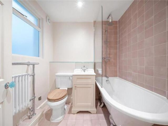 Flat for sale in Cat Hill