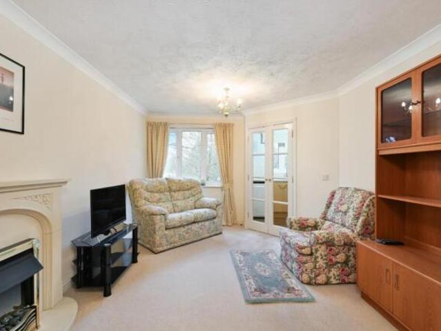 Flat for sale in Wallington, Greater London