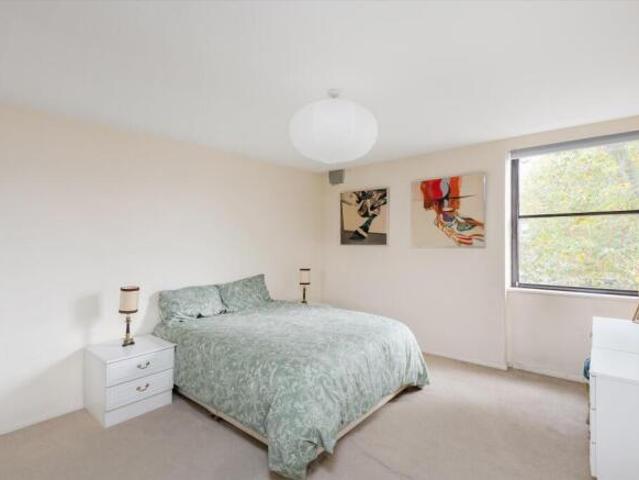Flat for sale in Cat Hill