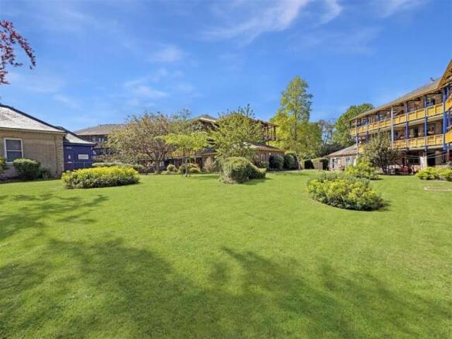 Flat for sale in Arbury, Cambridgeshire