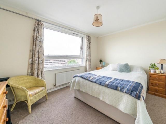 Flat for sale in Cat Hill
