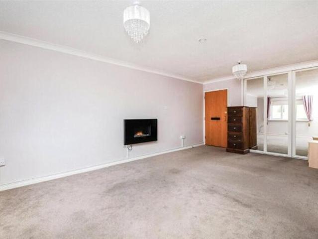 Flat for sale in Navestock Side