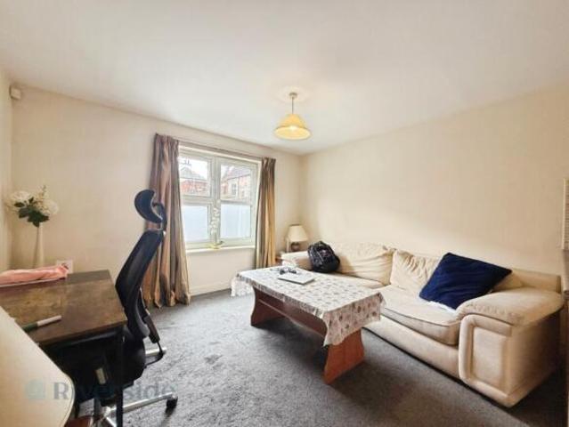 Flat for sale in Old Town, Hull