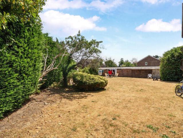 Flat for sale in Guildford, Surrey