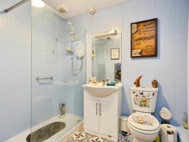 Flat for sale in Horsforth, West Yorkshire