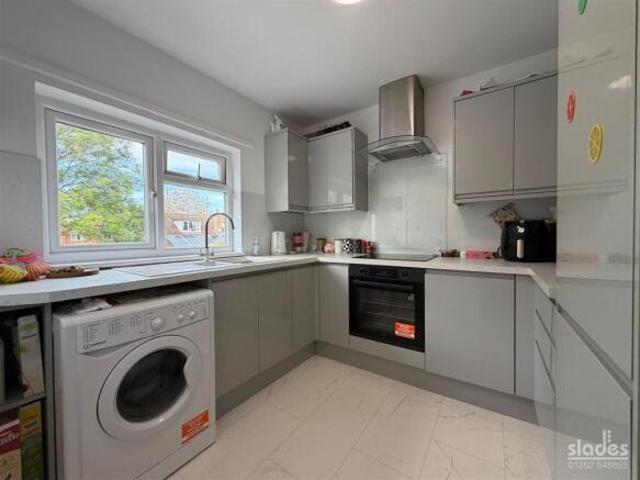 Flat for sale in Richmond Park, Kimberworth