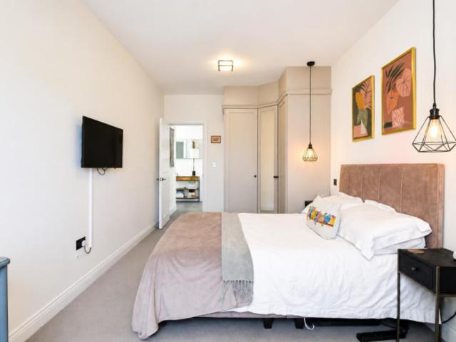 Flat for sale in East Sheen, Greater London