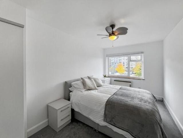Flat for sale in Kingston Upon Thames, Greater London
