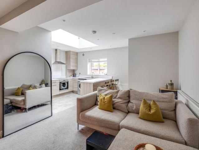 Flat for sale in Saltney, Wales