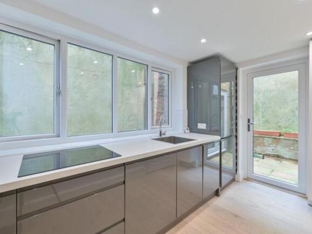 Flat for sale in Cat Hill