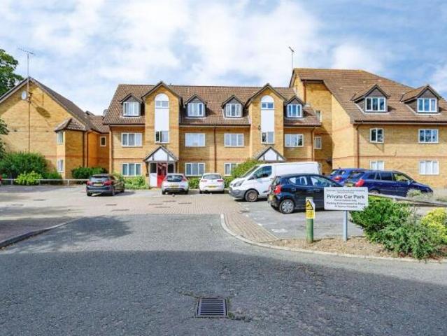 Flat for sale in Garston, Watford