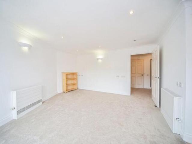 Flat for sale in Barton Stacey, Hampshire