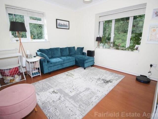 Flat for sale in Bellingdon, Buckinghamshire