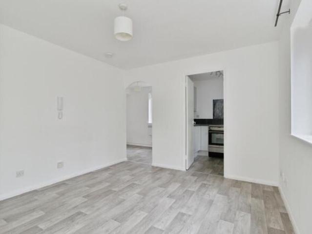 Flat for sale in Cat Hill