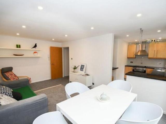 Flat for sale in Sandwich, Ash