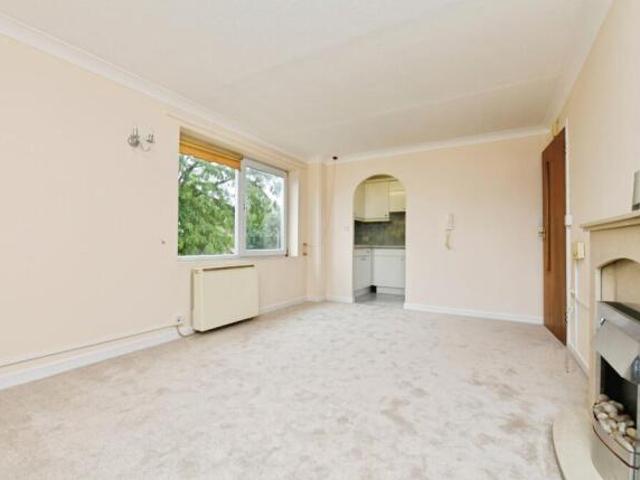 Flat for sale in Navestock Side