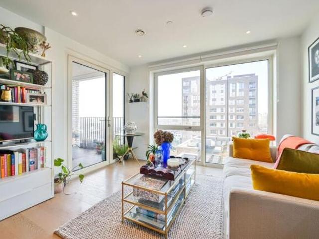 Flat for sale in Elephant and Castle, Greater London