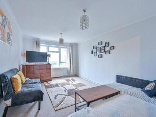 Flat for sale in Westborough, Surrey