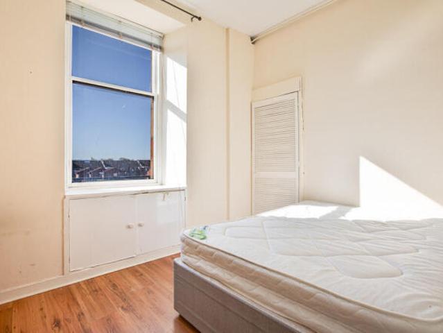 Flat for sale in Shettleston, Scotland