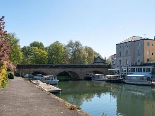 Flat for sale in Bridge, The Bridge