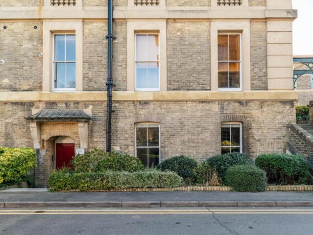 Flat for sale in Shooters Hill, Greater London