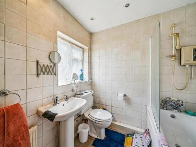 Flat for sale in Chiswick, Greater London