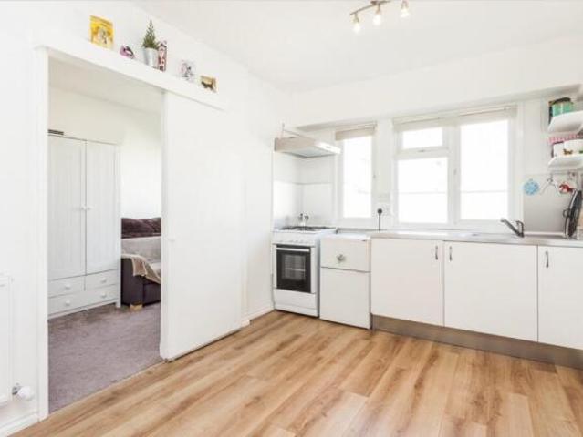 Flat for sale in Cat Hill, England