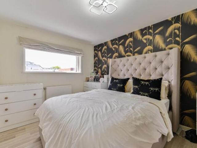 Flat for sale in Cat Hill