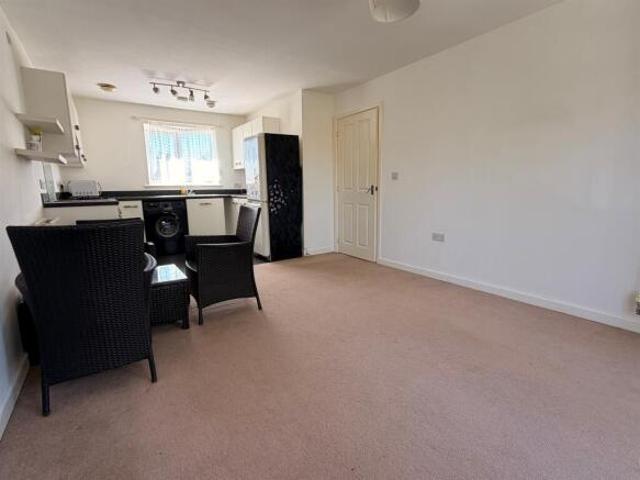 Flat for sale in Repton Manor, Bridgefield