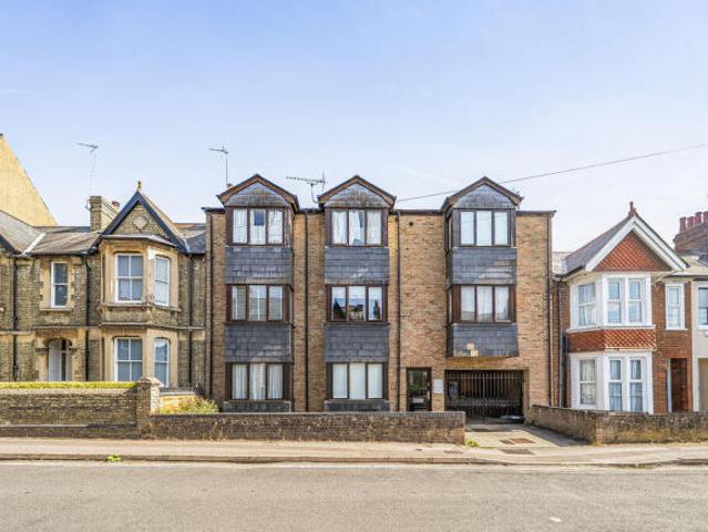 Flat for sale in The Slade, Oxfordshire