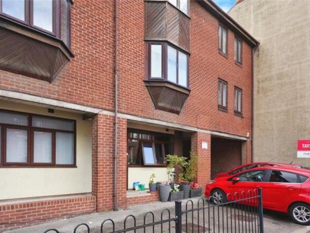 Flat for sale in Gloucester, Gloucestershire