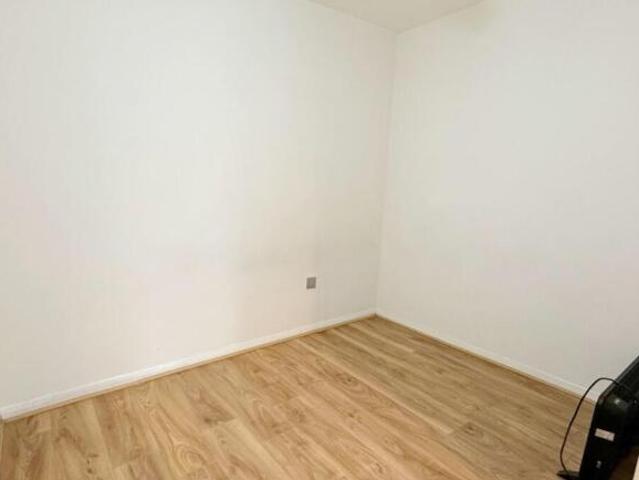 Flat for sale in North Watford, Hertfordshire