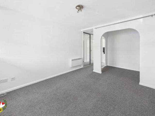 Flat for sale in Gloucester, Gloucestershire