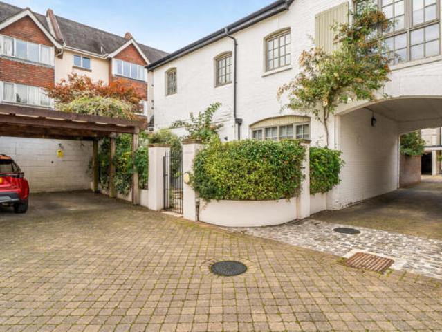 Flat for sale in The Close, Winchester