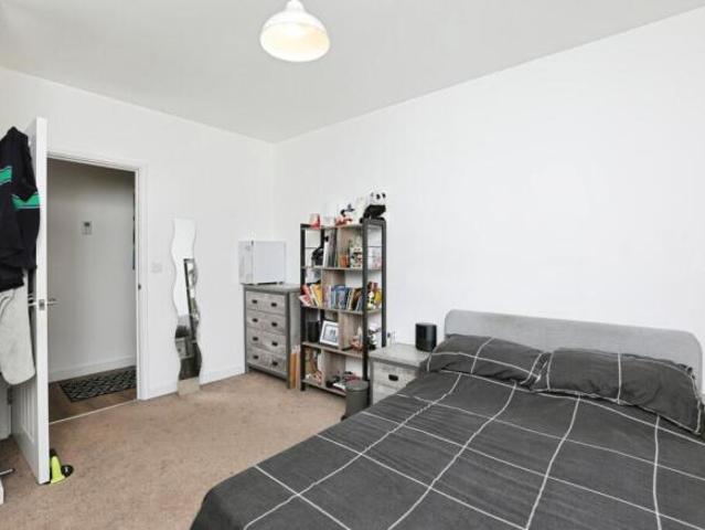 Flat for sale in Allington, Midway