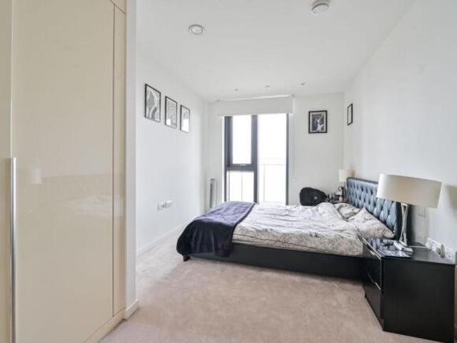 Flat for sale in Elephant and Castle, Greater London