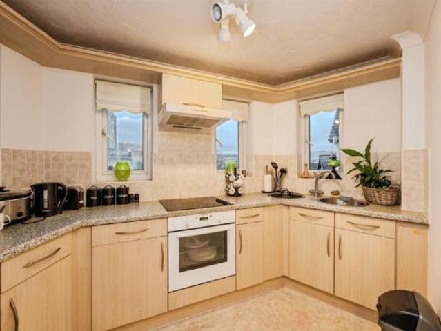Flat for sale in Nangreaves, Wales
