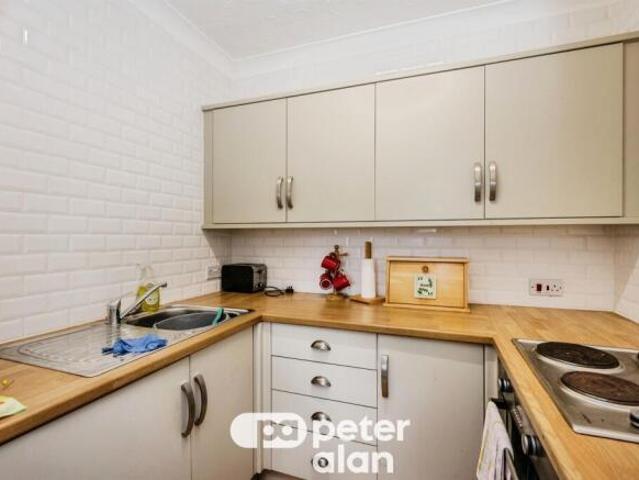 Flat for sale in Nangreaves, Wales