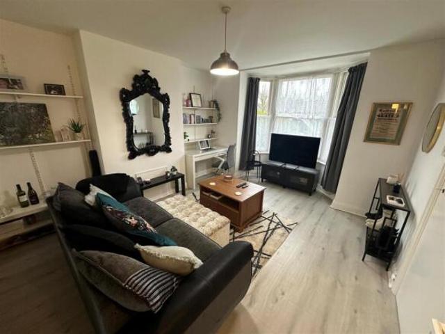 Flat for sale in Watford, Hertfordshire