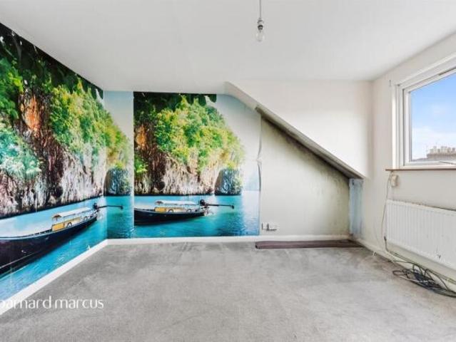 Flat for sale in London Borough of Richmond upon Thames, Greater London