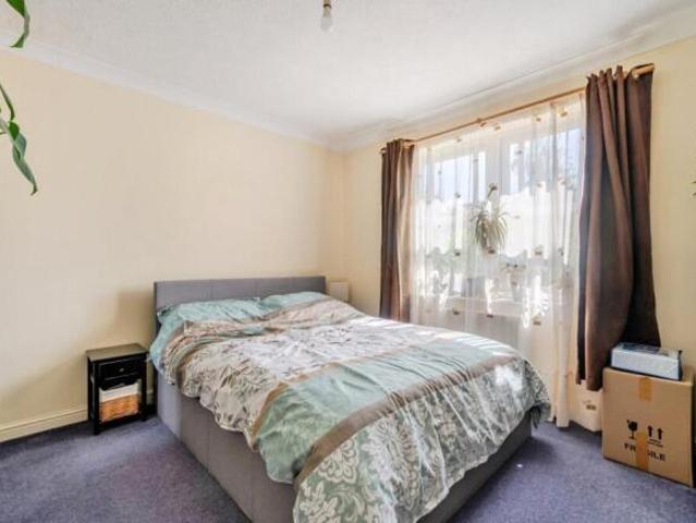 Flat for sale in Westborough, Surrey